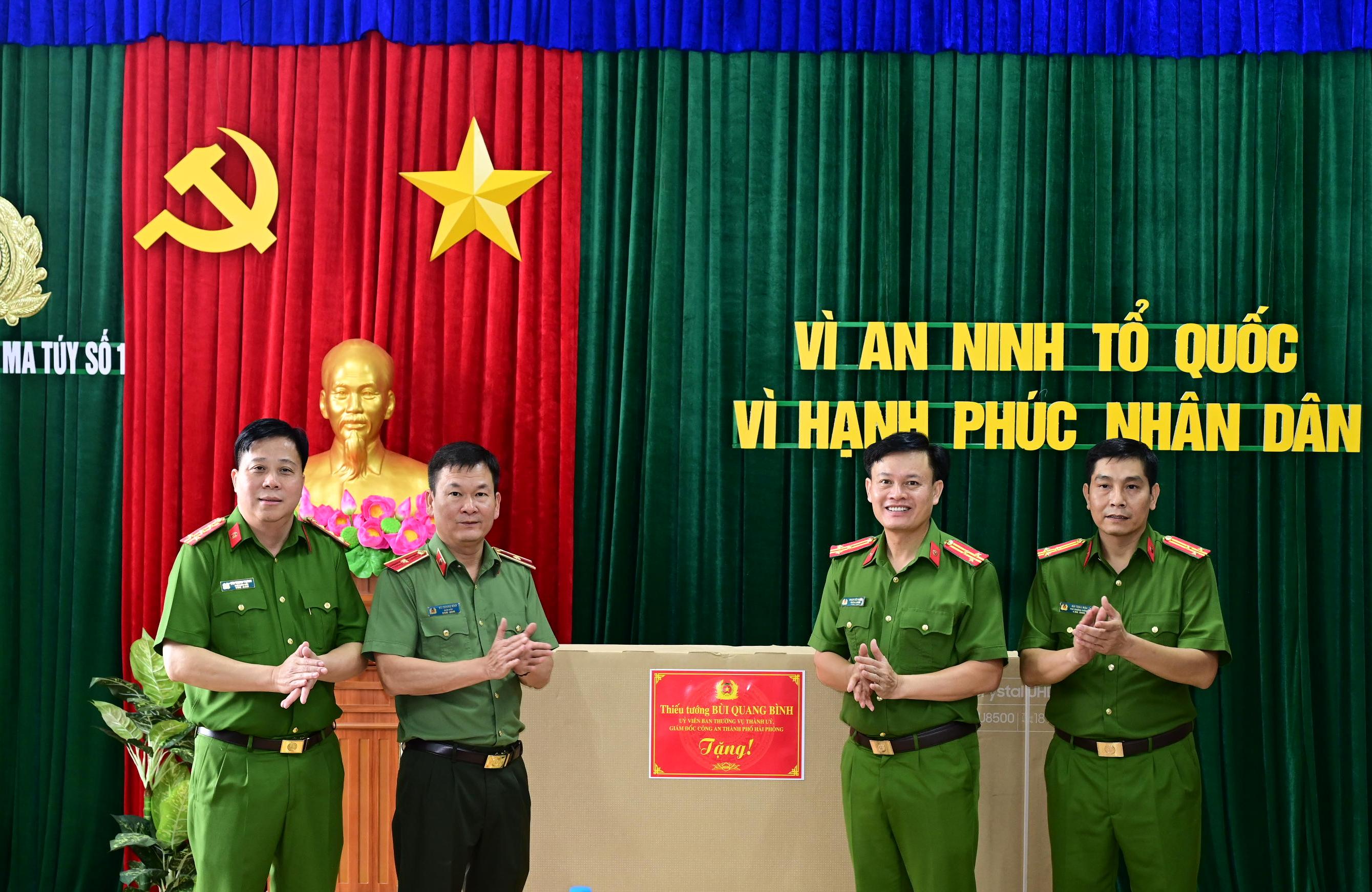 Thiếu tướng Bùi Quang Bình - Giám đốc CATP chỉ đạo Cơ sở cai nghiện ma tuý số 1 tăng cường ứng dụng công nghệ thông tin trong quản lý hồ sơ học viên